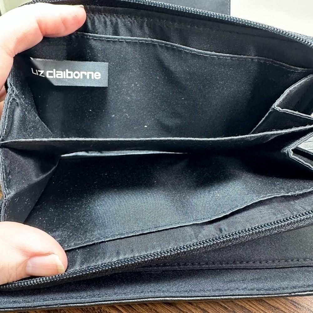 Liz‎ Clairborne Large Black PVC Wallet in Good Condition - Picture 4 of 9